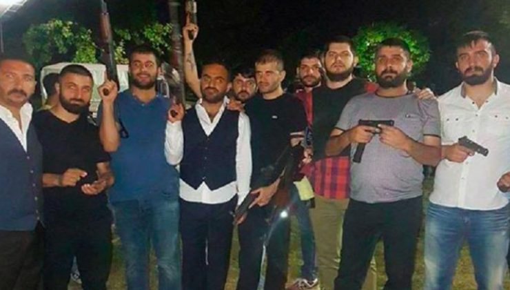 Ayhan Bora Kaplan’dan TRT önündeki fotoğrafa çarpıcı yanıt