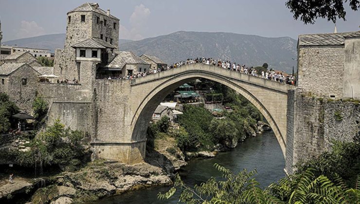 Neretva Nehri incisi: Mostar Köprüsü